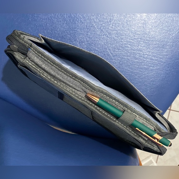 New Emerald Waterways travel documents zip-around organizer - Picture 4 of 15